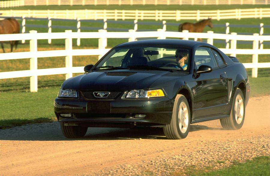  Ford Mustang GT Coupe 1999 года  (фото 8 из 10)